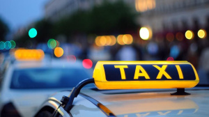 Перевозчик выплачивал водителям такси зарплату в «конвертах»