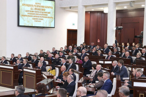 Лукашенко ждет от новых парламентариев активности и жесткого отпора оппонентам