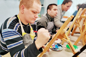 Радость творчества людям с инвалидностью дарит витебский волонтер Елизавета Масленникова