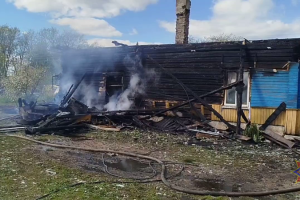 На пожаре в Миорском районе женщина спасла своего супруга