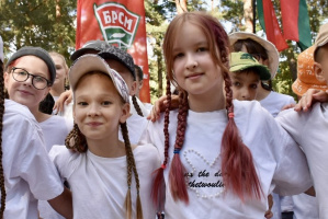 В детском воспитательно-оздоровительном лагере «Магистраль» стартовал областной трудовой проект БРСМ «Один день в отряде»