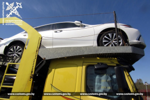 Среди подержанных авто, которые везли из Литвы в Кыргызстан, стоимость 11-ти транспортных средств занизили на 200 тыс. рублей