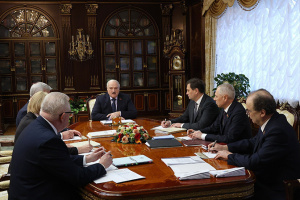 Президент поручил обеспечить поддержку в переходный для белорусского парламента период
