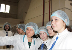 Экскурсию по кондитерской фабрике "Витьба" организовали для молодежи Витебска