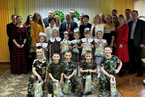 Воспитанники детского сада № 62 г. Витебска поздравили коллектив предприятия с Днём защитника отечества