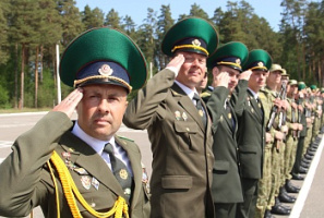 Командир войсковой части 2034 поздравил военнослужащих и ветеранов органов пограничной службы с 31-й годовщиной образования Полоцкого пограничного отряда