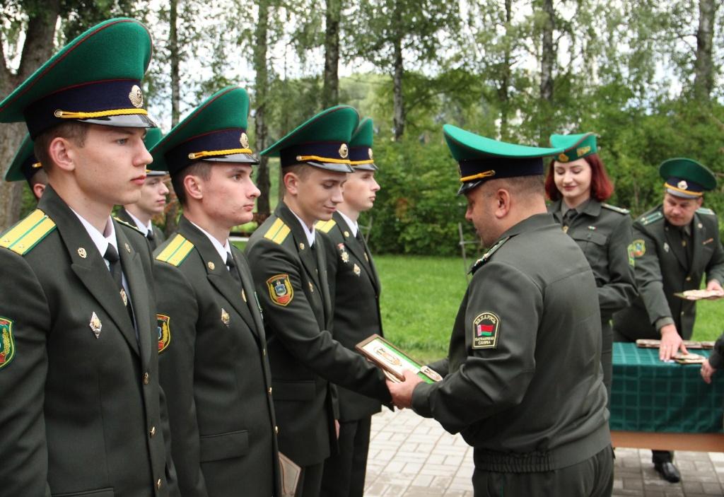 23 молодых лейтенанта пополнили ряды офицерского собрания Полоцкого пограничного отряда