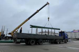 В Витебске на площади Победы начинают устанавливать елку