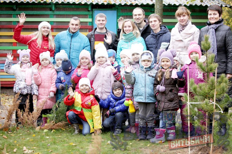 Два новых кедра высадили в дошкольном центре развития ребенка №2