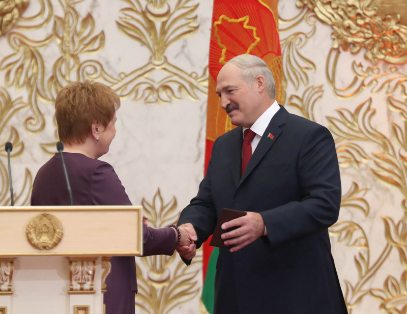 Александр Лукашенко и Лидия Ермошина.