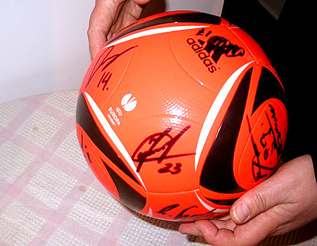 Мяч "Лиги Европы", который подписали игроки "БАТЭ"
